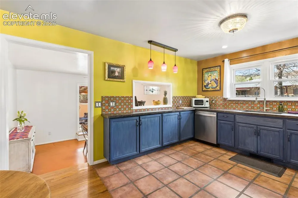 207 Beckers Lane Manitou Springs, CO 80829