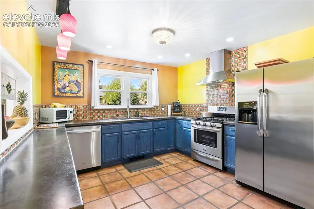 207 Beckers Lane Manitou Springs, CO 80829