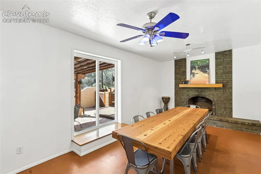 207 Beckers Lane Manitou Springs, CO 80829
