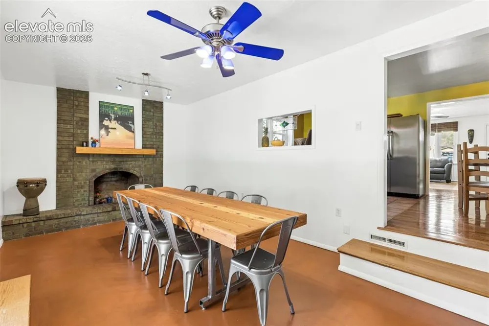 207 Beckers Lane Manitou Springs, CO 80829