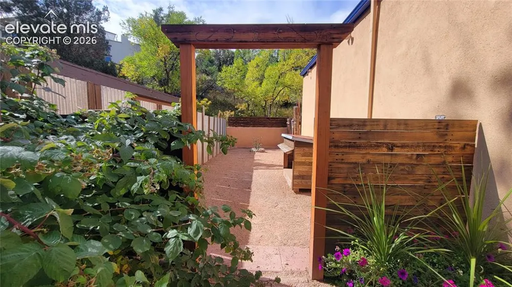 207 Beckers Lane Manitou Springs, CO 80829