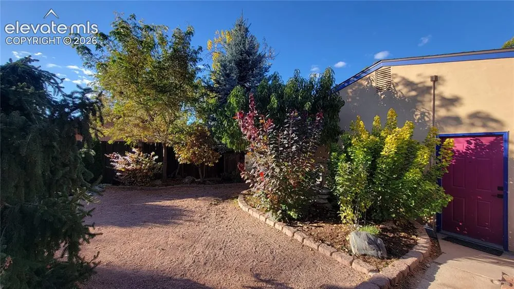 207 Beckers Lane Manitou Springs, CO 80829