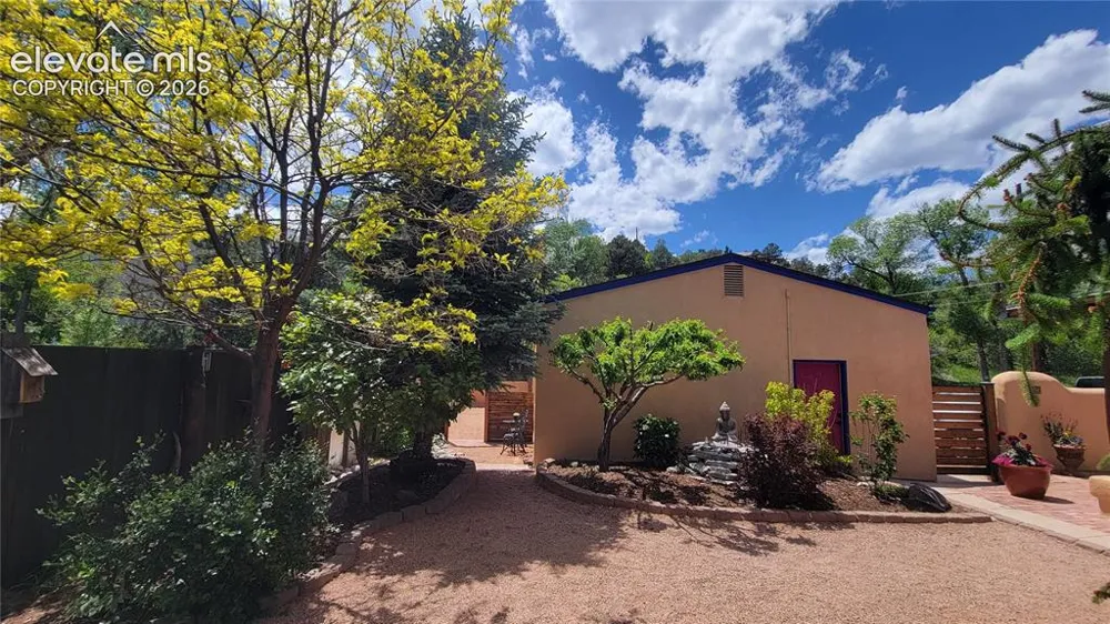 207 Beckers Lane Manitou Springs, CO 80829