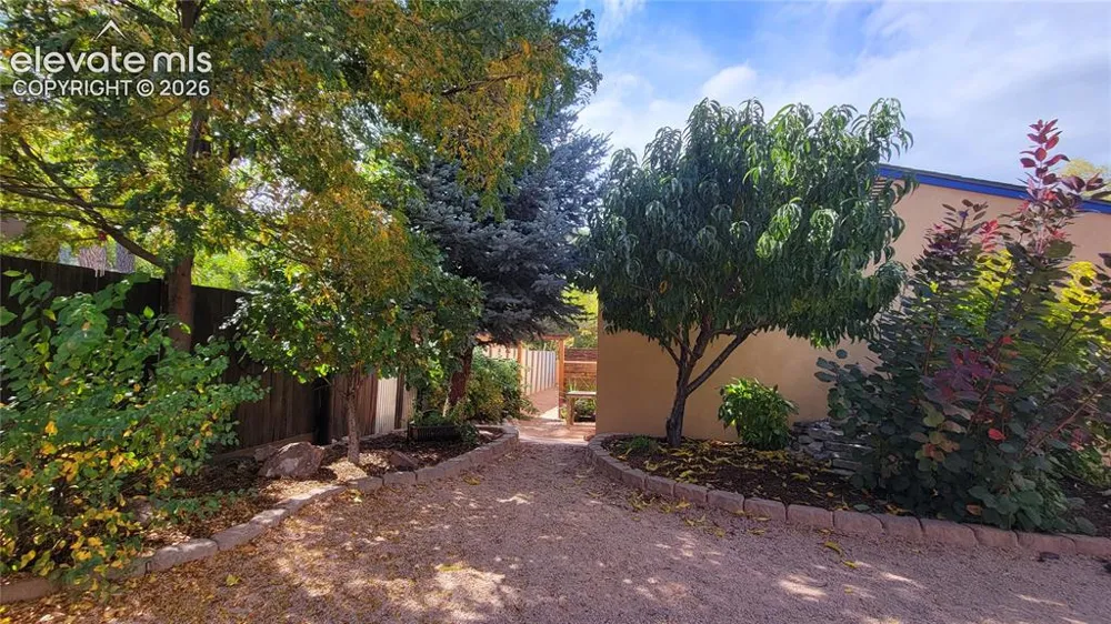 207 Beckers Lane Manitou Springs, CO 80829