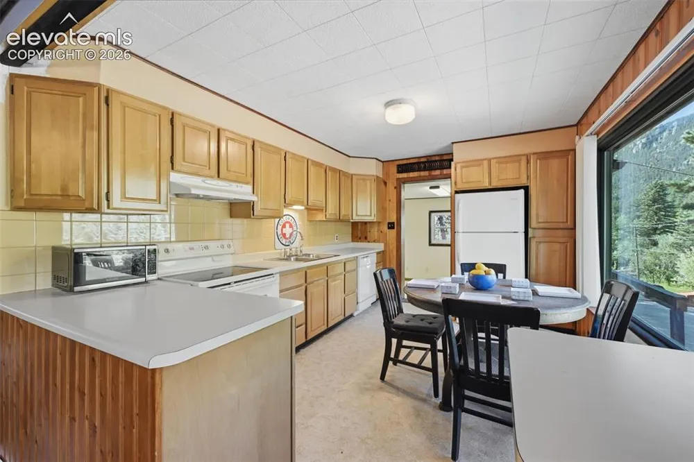 10420 El Paso Avenue Green Mountain Falls, CO 80819