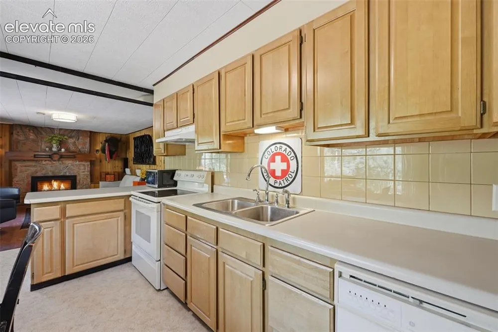 10420 El Paso Avenue Green Mountain Falls, CO 80819