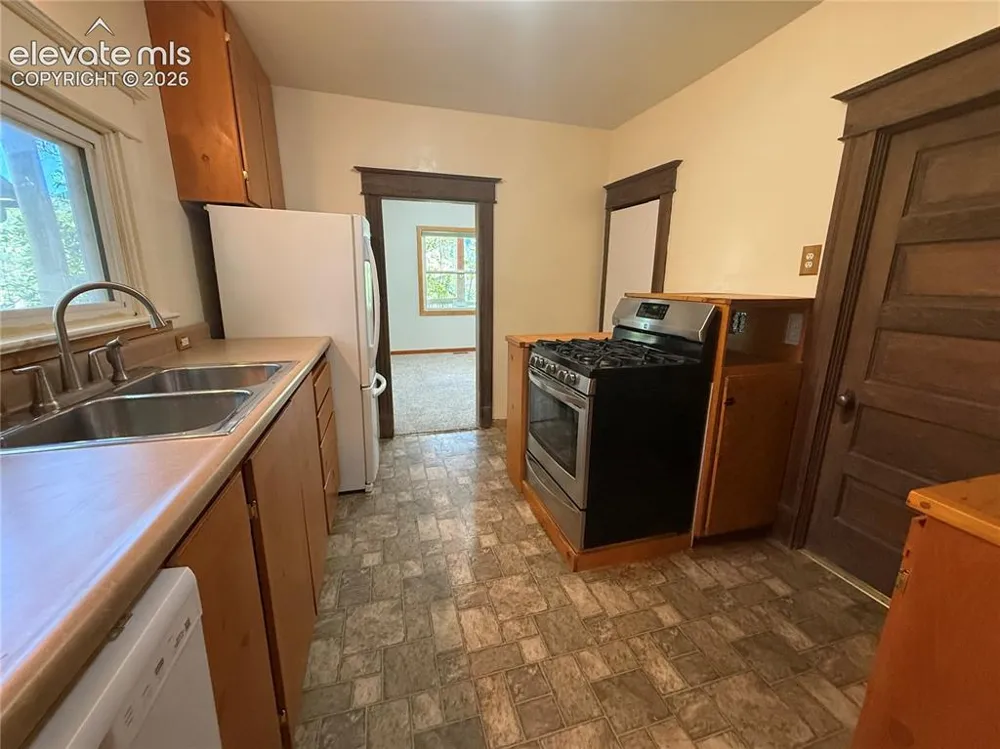 208 Iron Road Manitou Springs, CO 80829