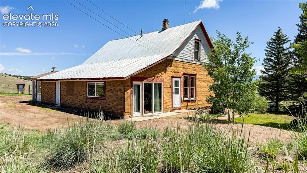 11105 County Road 102 Guffey, CO 80820