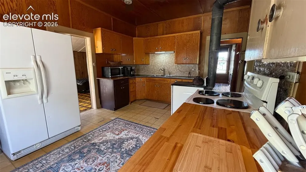 11105 County Road 102 Guffey, CO 80820