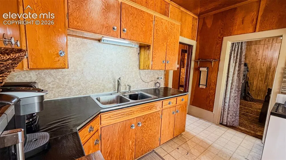 11105 County Road 102 Guffey, CO 80820