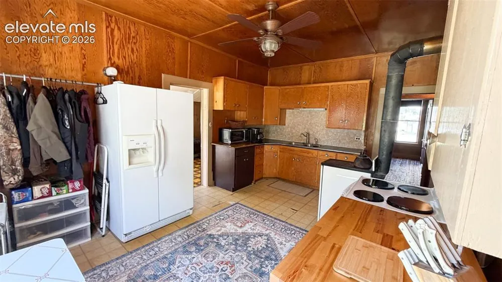 11105 County Road 102 Guffey, CO 80820