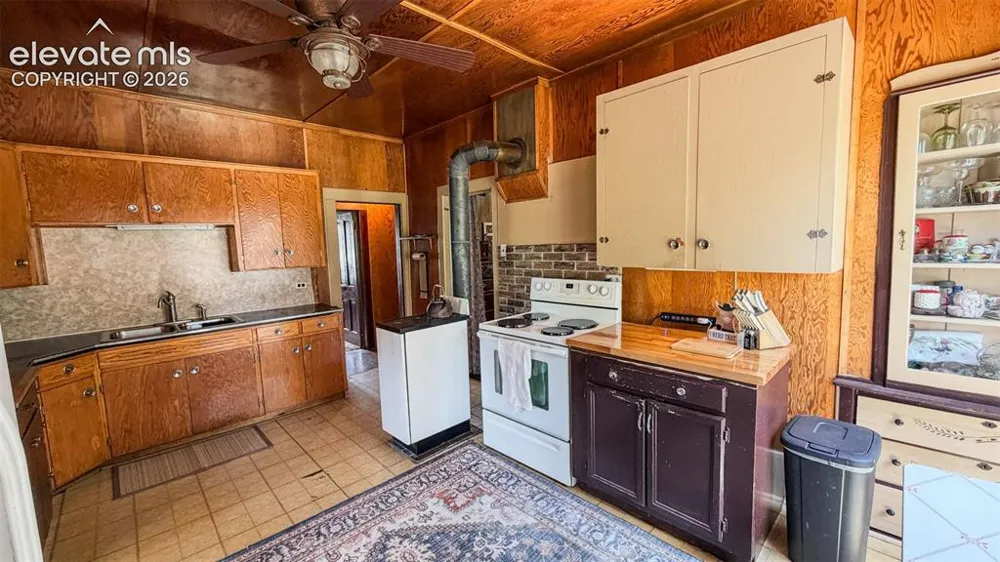 11105 County Road 102 Guffey, CO 80820