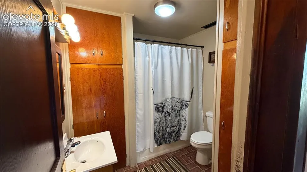 11105 County Road 102 Guffey, CO 80820