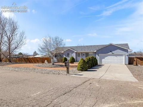 735 S Sterling Drive