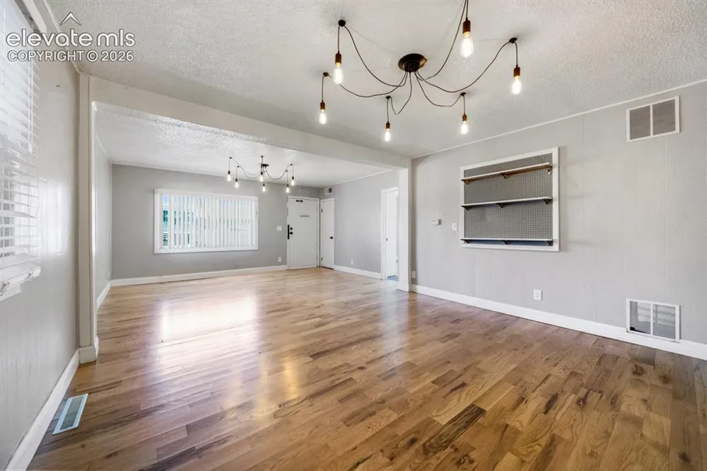 22 Iowa Avenue Colorado Springs, CO 80909