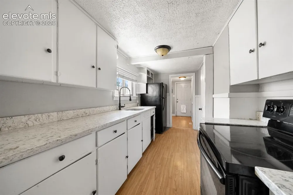 22 Iowa Avenue Colorado Springs, CO 80909