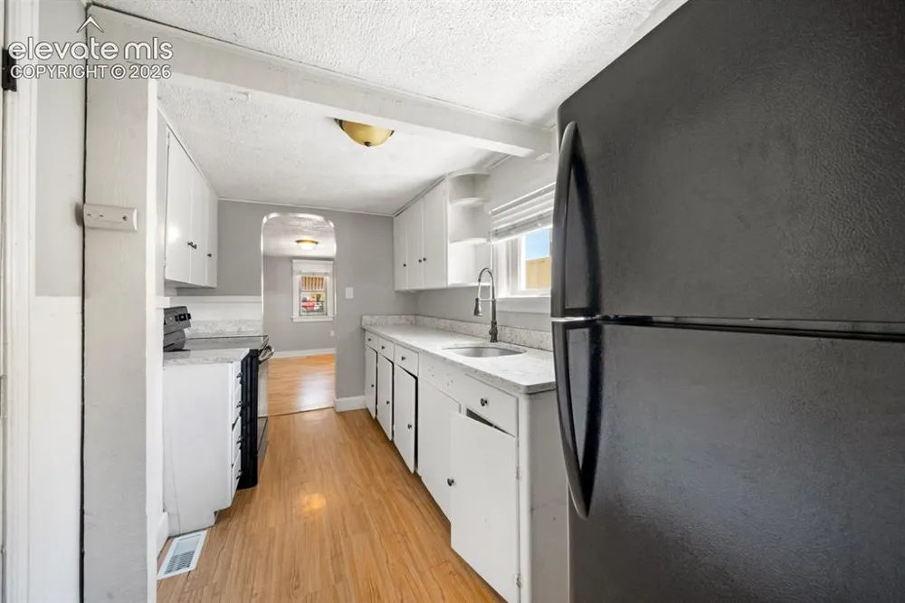 22 Iowa Avenue Colorado Springs, CO 80909