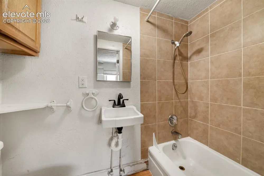 22 Iowa Avenue Colorado Springs, CO 80909