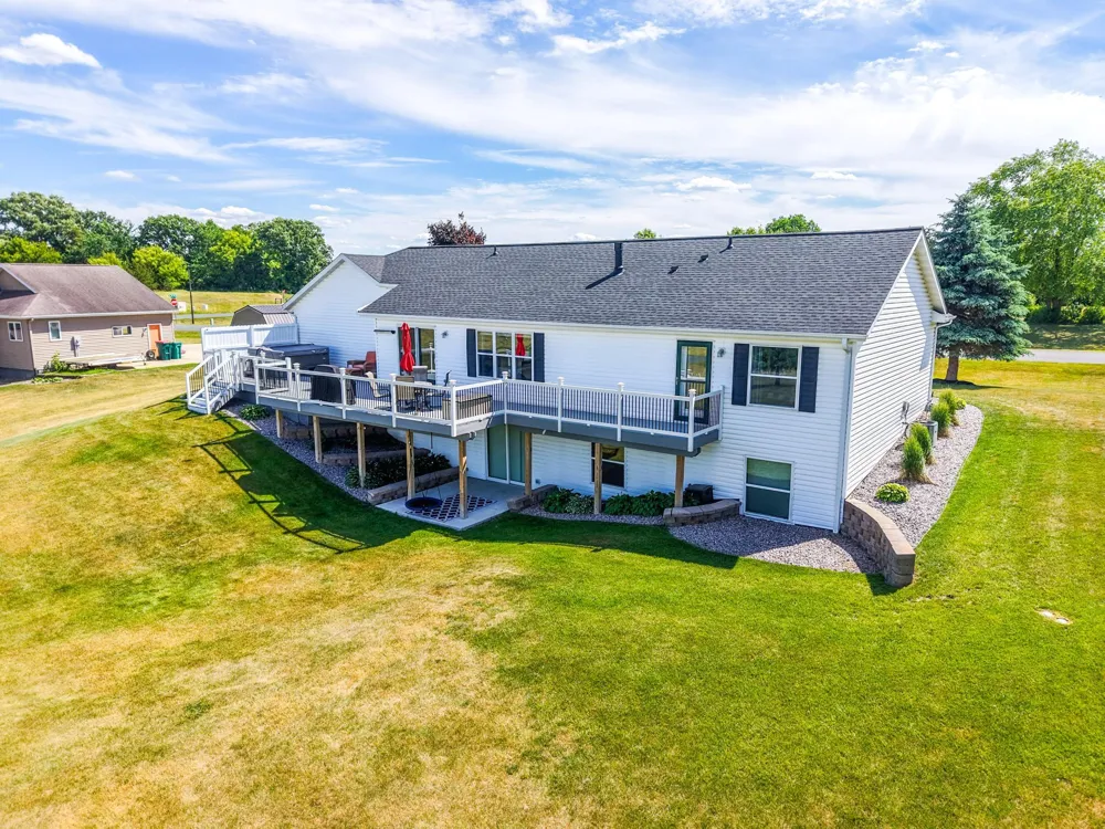 1090 Cedar Ridge Lane SW Oronoco, MN 55960