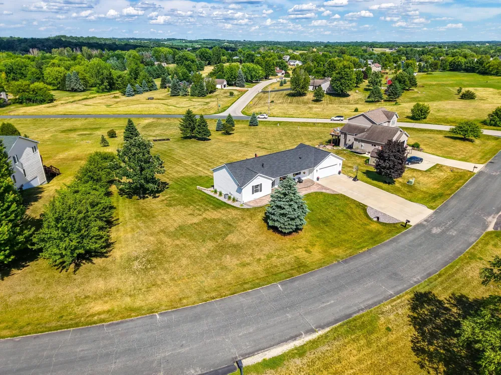 1090 Cedar Ridge Lane SW Oronoco, MN 55960