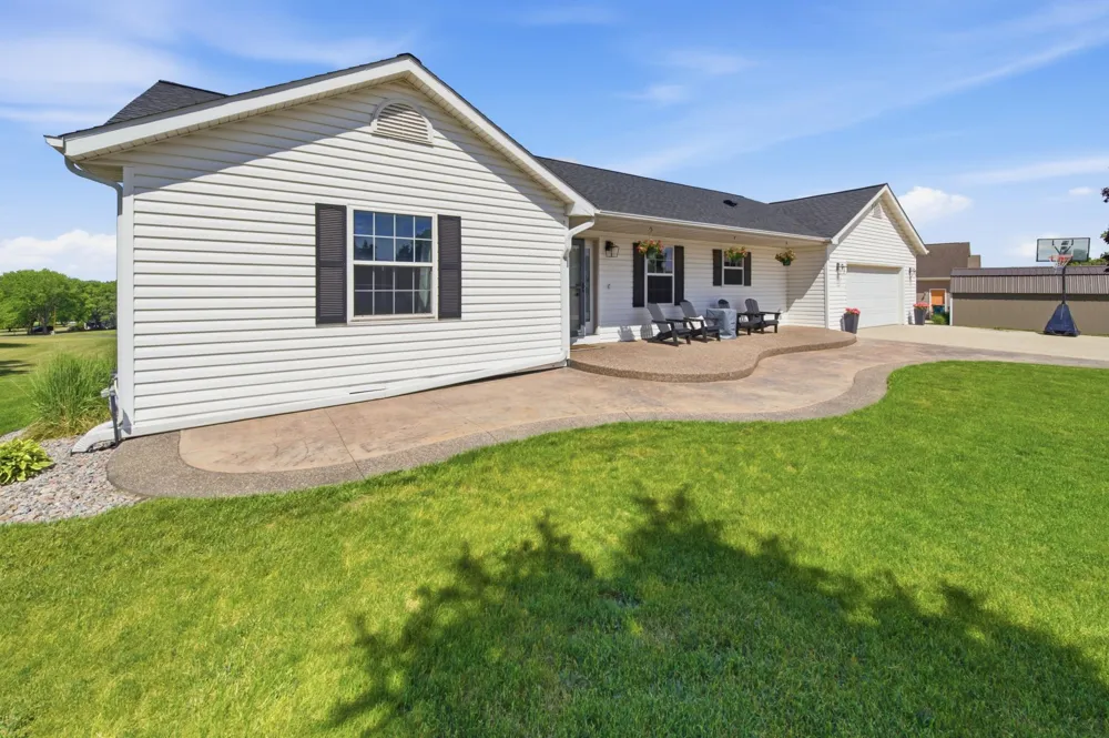1090 Cedar Ridge Lane SW Oronoco, MN 55960