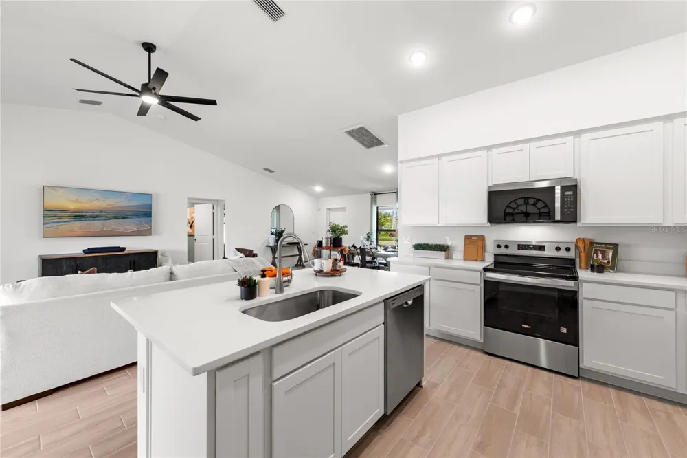 575 W DUQUET PLACE Citrus Springs, FL 34434