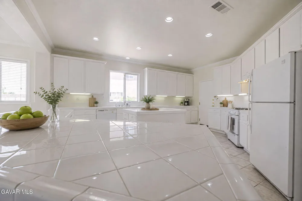 42327 W 42nd Street Quartz Hill, CA 93536