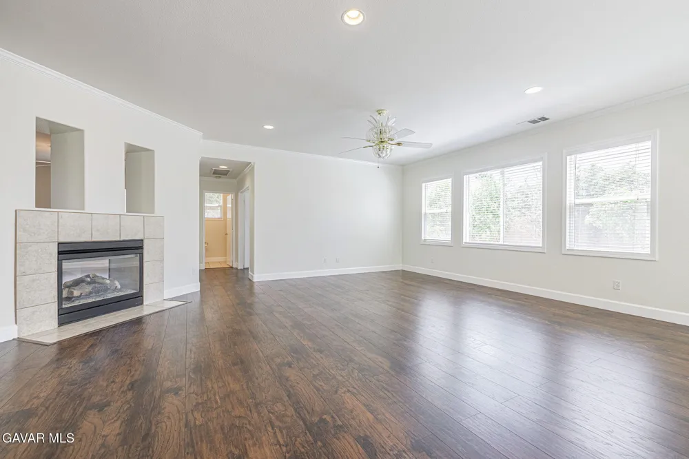 42327 W 42nd Street Quartz Hill, CA 93536