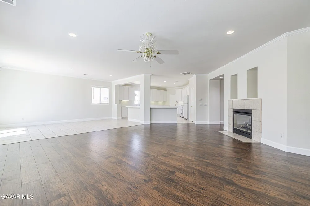 42327 W 42nd Street Quartz Hill, CA 93536