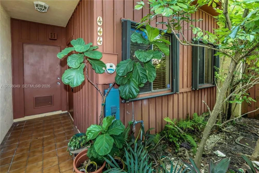 444 SE 14th St Dania Beach, FL 33004