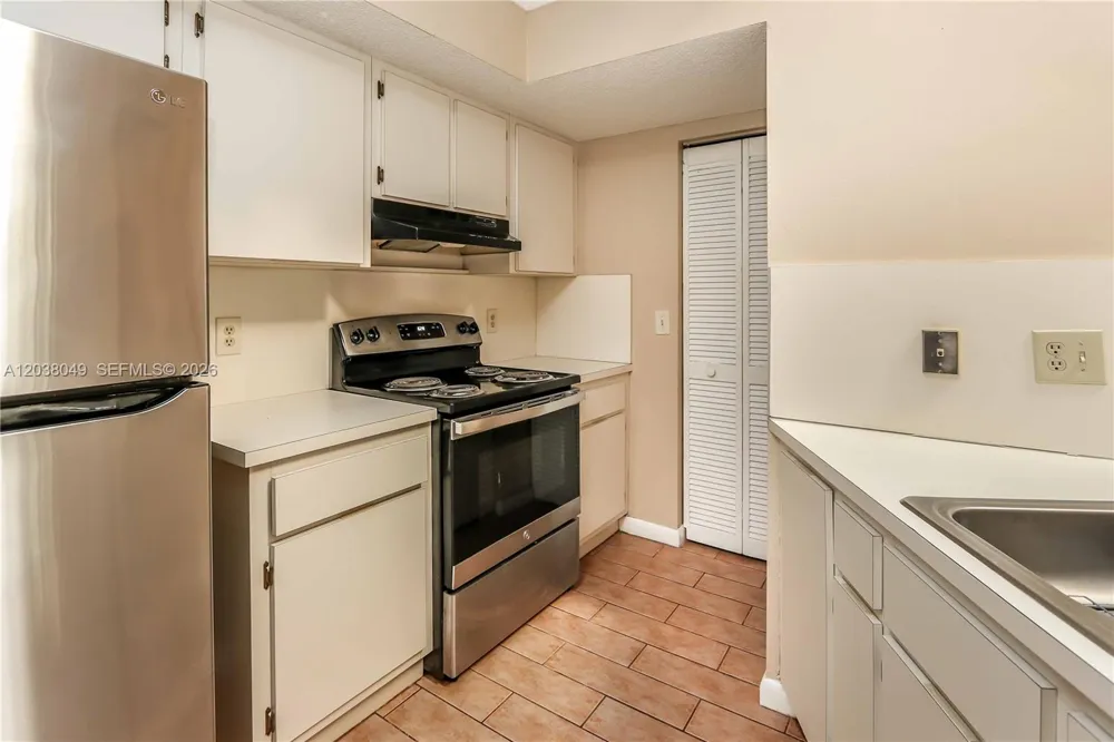 444 SE 14th St Dania Beach, FL 33004