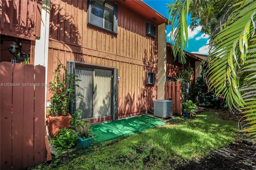444 SE 14th St Dania Beach, FL 33004
