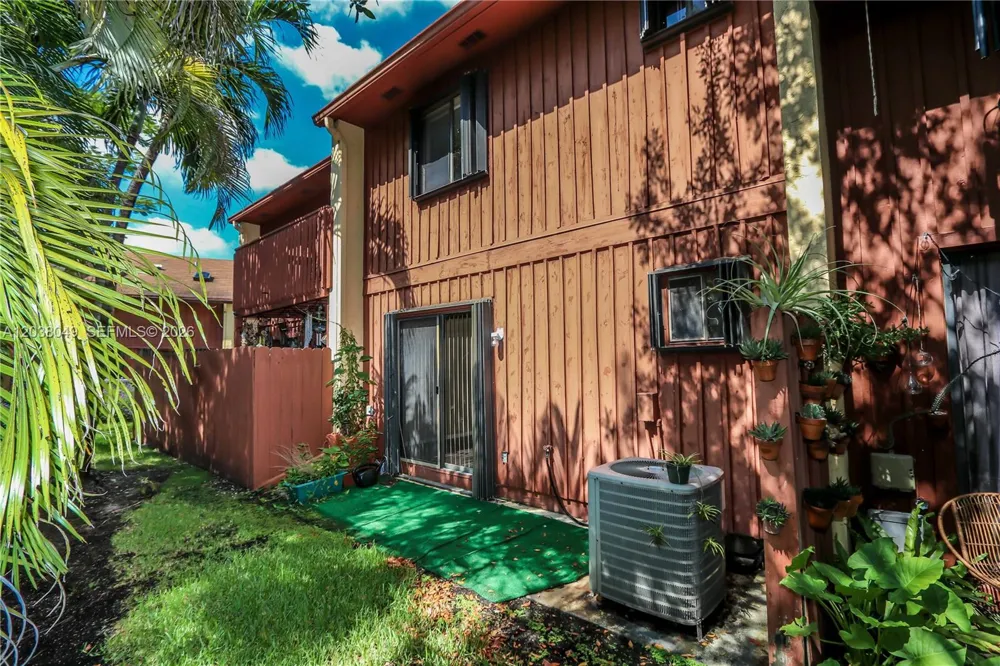444 SE 14th St Dania Beach, FL 33004