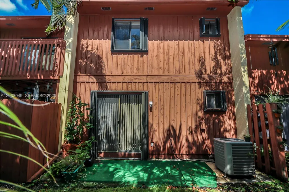 444 SE 14th St Dania Beach, FL 33004