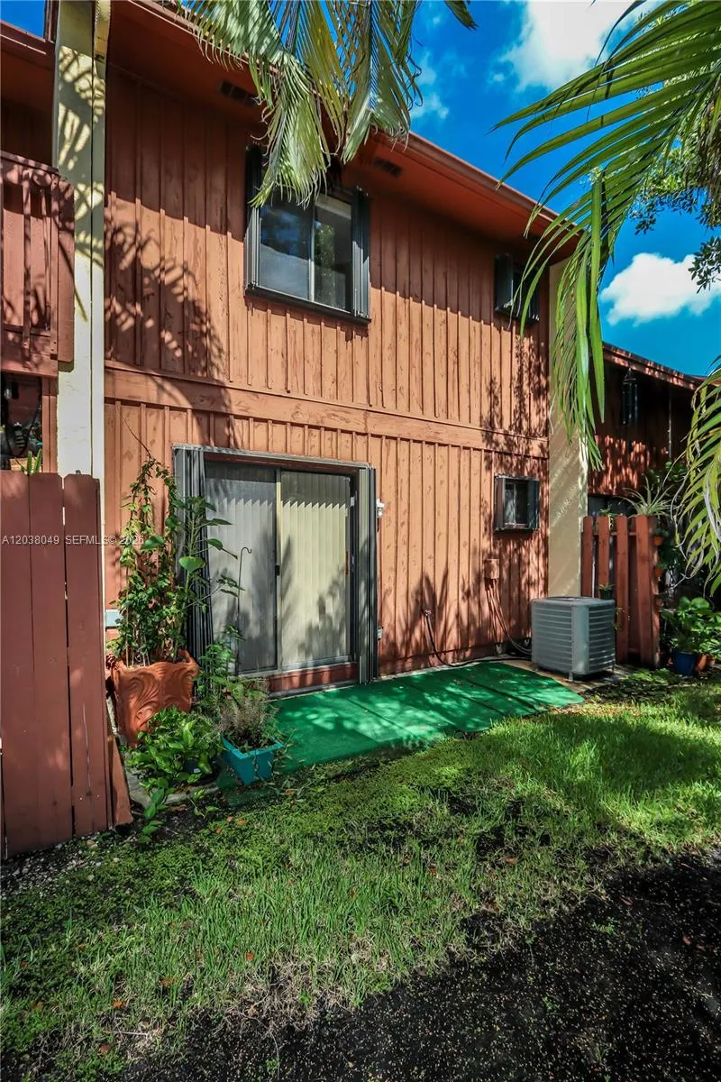 444 SE 14th St Dania Beach, FL 33004
