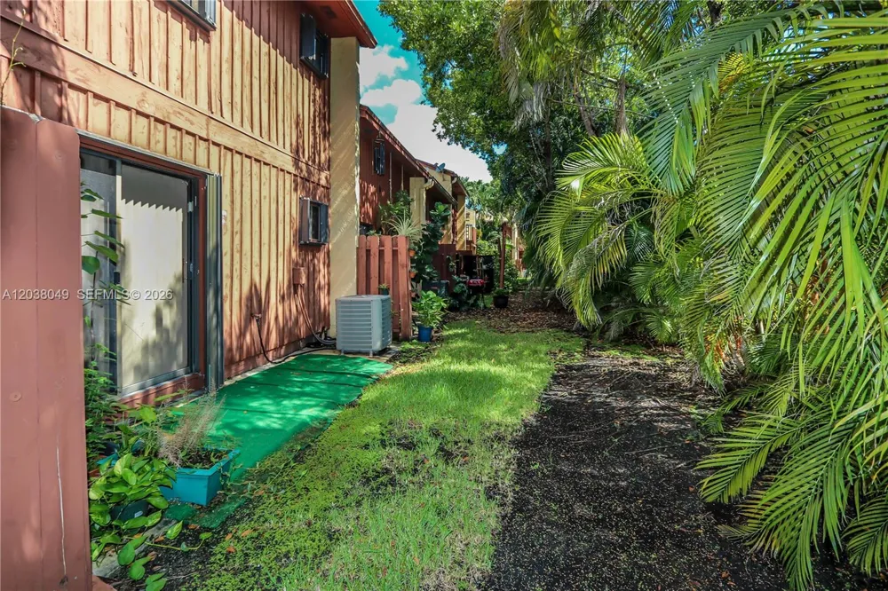 444 SE 14th St Dania Beach, FL 33004