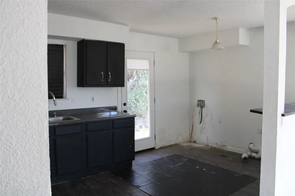 525 W Hickory Street Kaufman, TX 75142