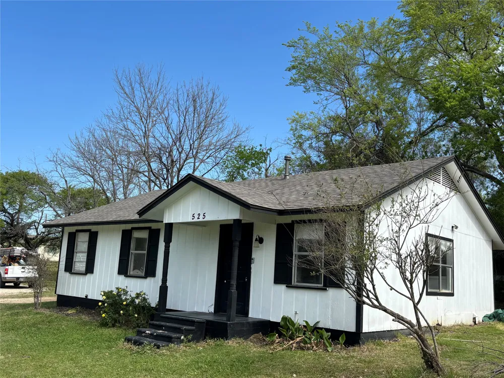 525 W Hickory Street Kaufman, TX 75142