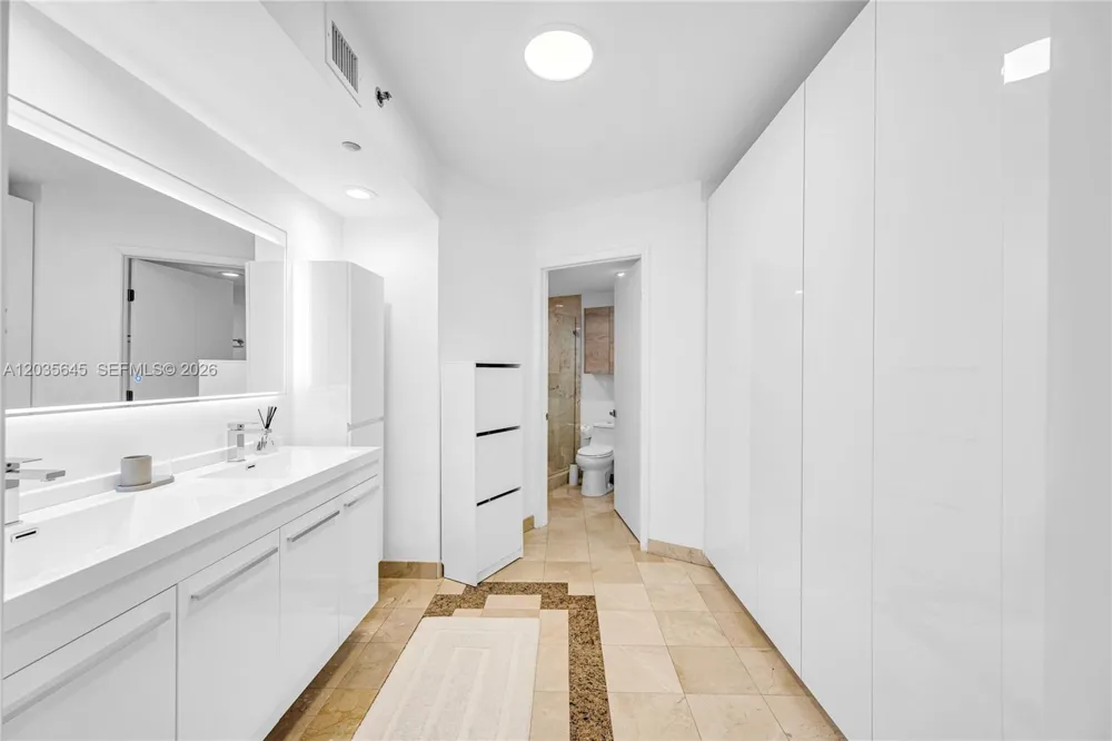 19333 Collins Ave #709 Sunny Isles Beach, FL 33160