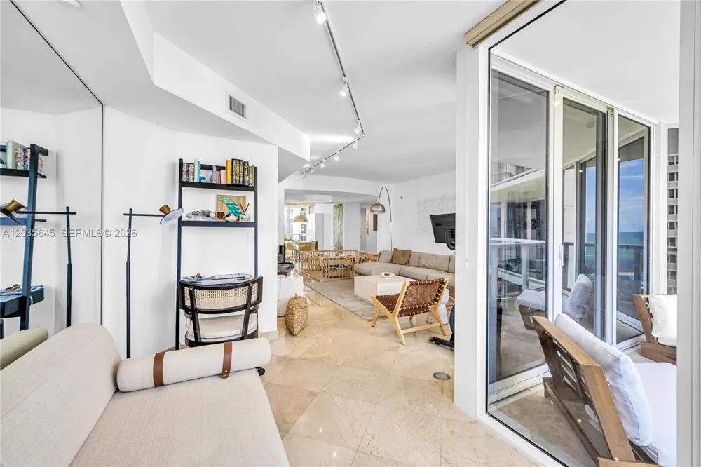 19333 Collins Ave #709 Sunny Isles Beach, FL 33160