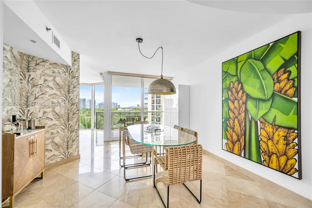 19333 Collins Ave #709 Sunny Isles Beach, FL 33160