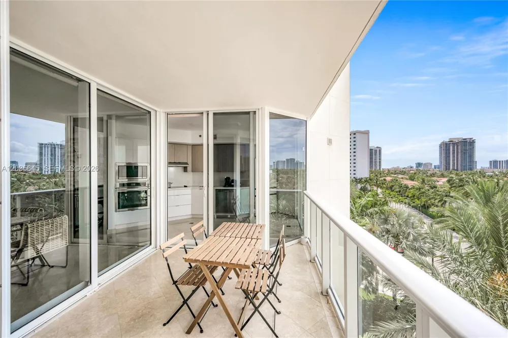 19333 Collins Ave #709 Sunny Isles Beach, FL 33160