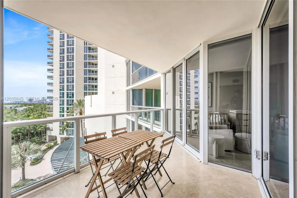 19333 Collins Ave #709 Sunny Isles Beach, FL 33160