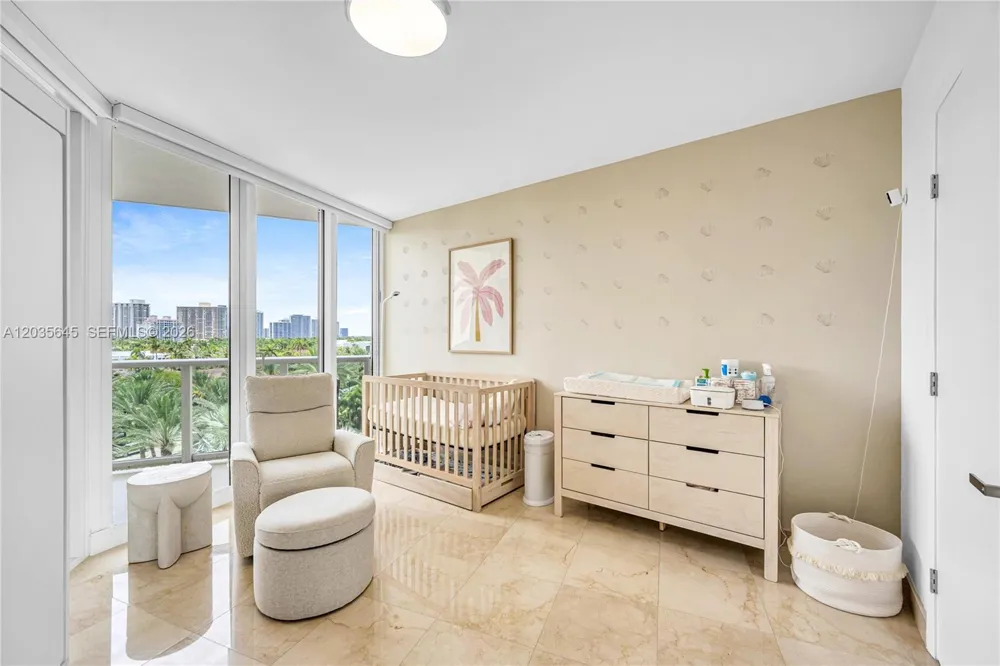19333 Collins Ave #709 Sunny Isles Beach, FL 33160