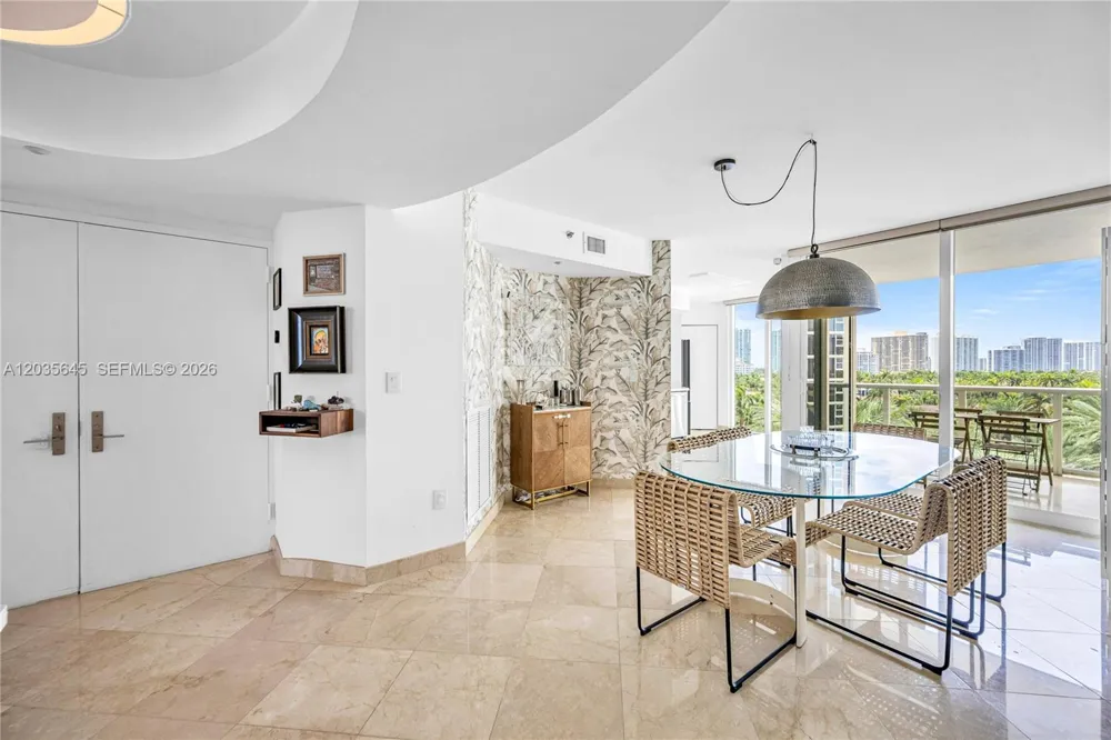 19333 Collins Ave #709 Sunny Isles Beach, FL 33160
