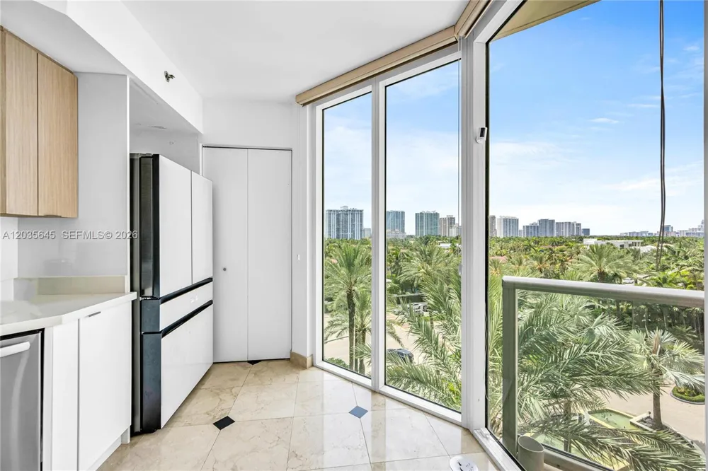 19333 Collins Ave #709 Sunny Isles Beach, FL 33160