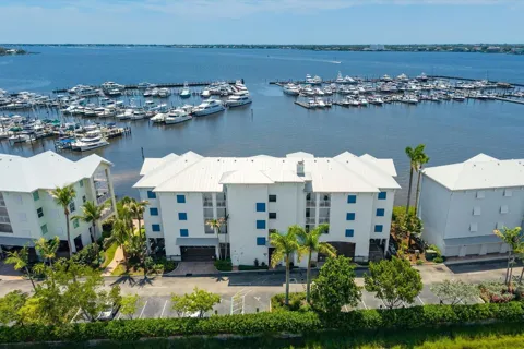 715 NW Flagler Avenue #302