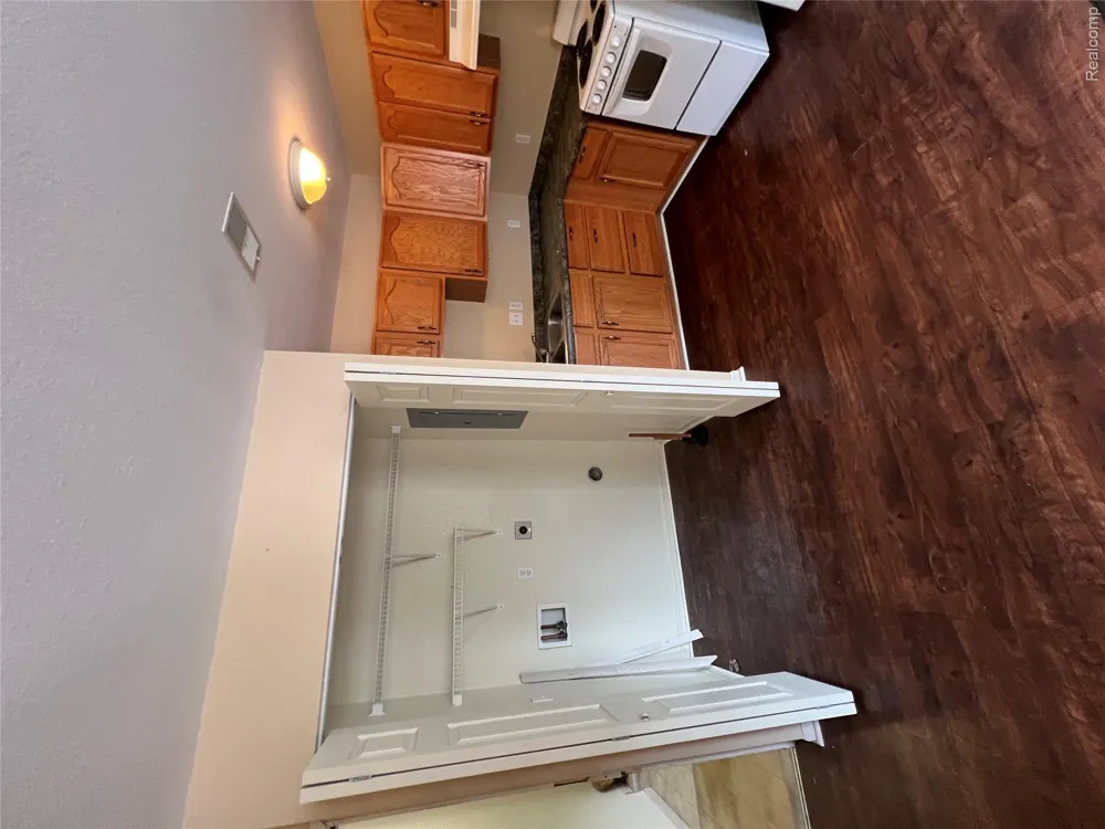 918 E Front Street Monroe City, MI 48161