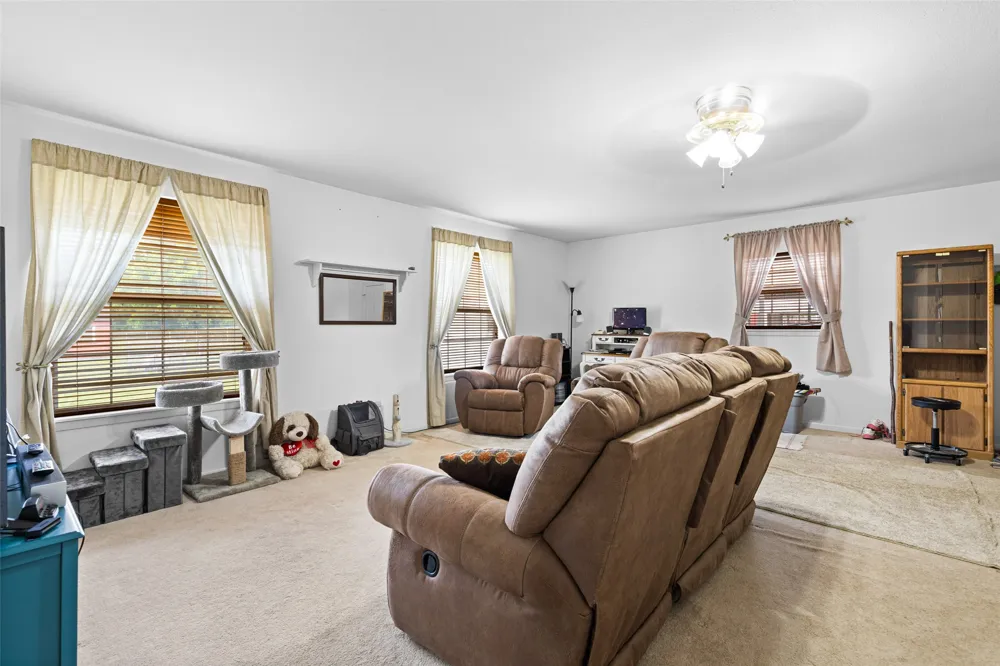 7422 Pacal Gilmer, TX 75645