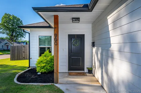 900 E 6th